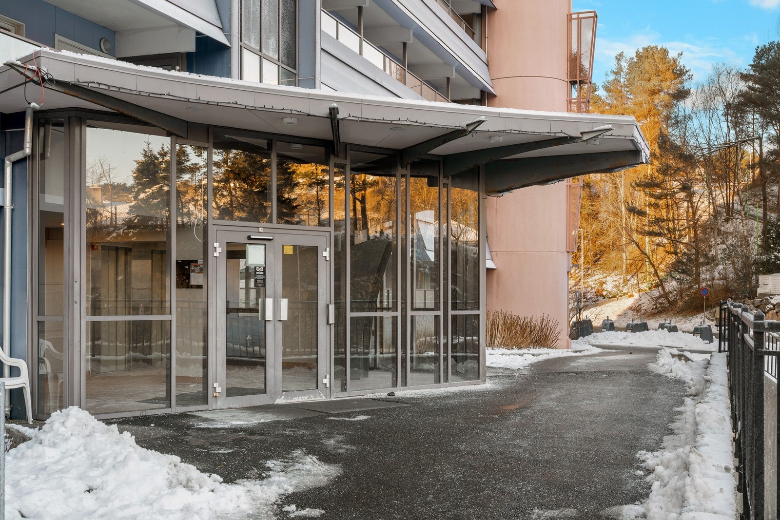 Inngangsparti. Galleribilde