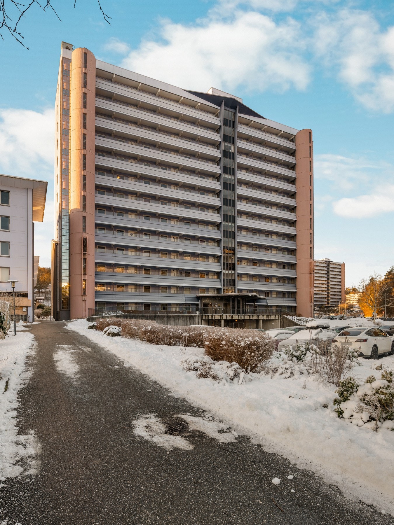 Leiligheten ligger flott til i et etablert og hyggelig boligområde i Vadmyra. Galleribilde