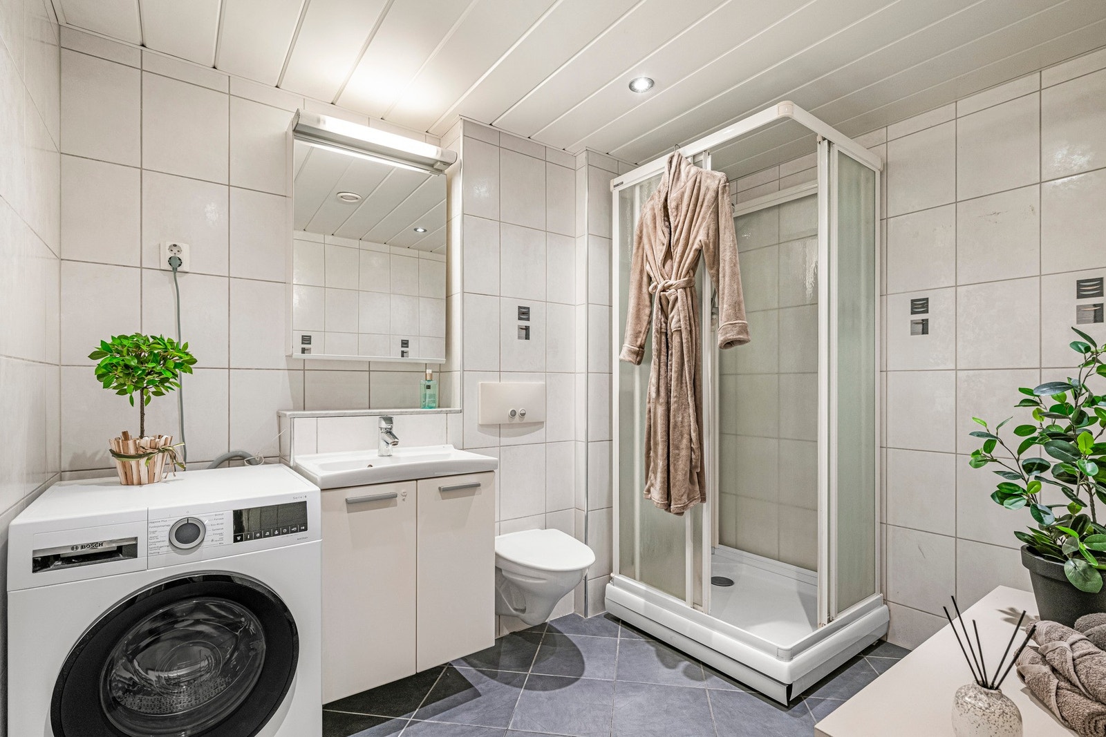 Baderommet er av god størrelse og måler 6,1 kvm. Galleribilde