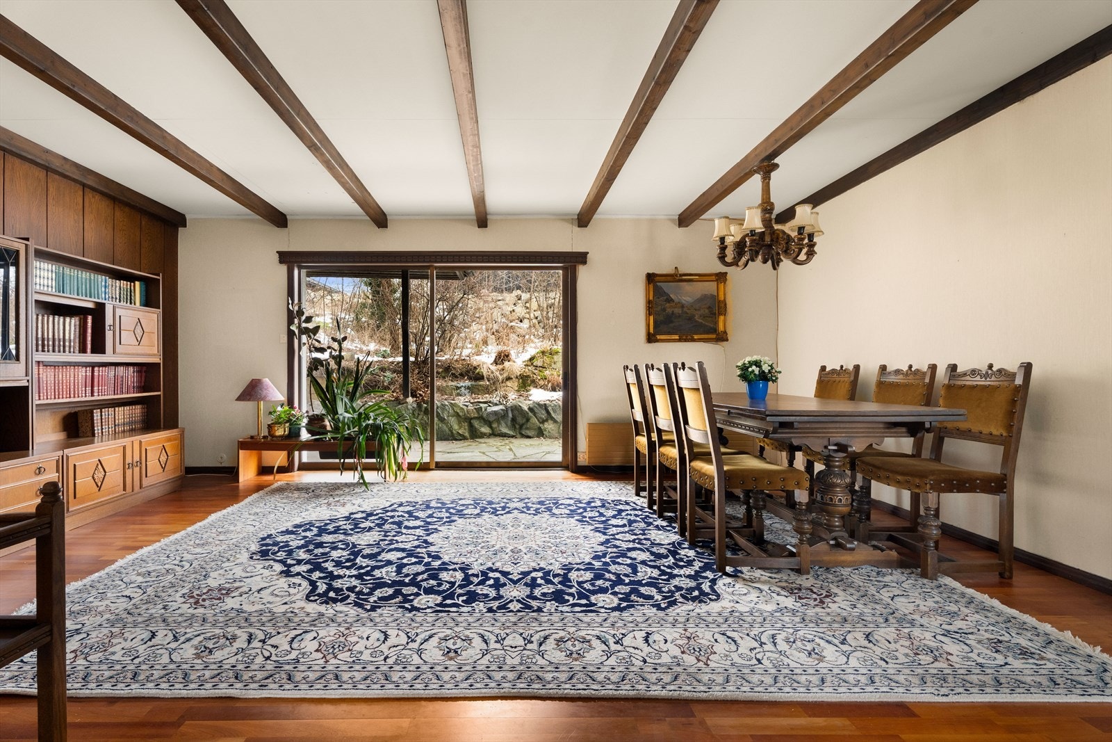 Boligen har alt på en flate, en pent opparbeidet tomt og flotte uteplasser. Galleribilde