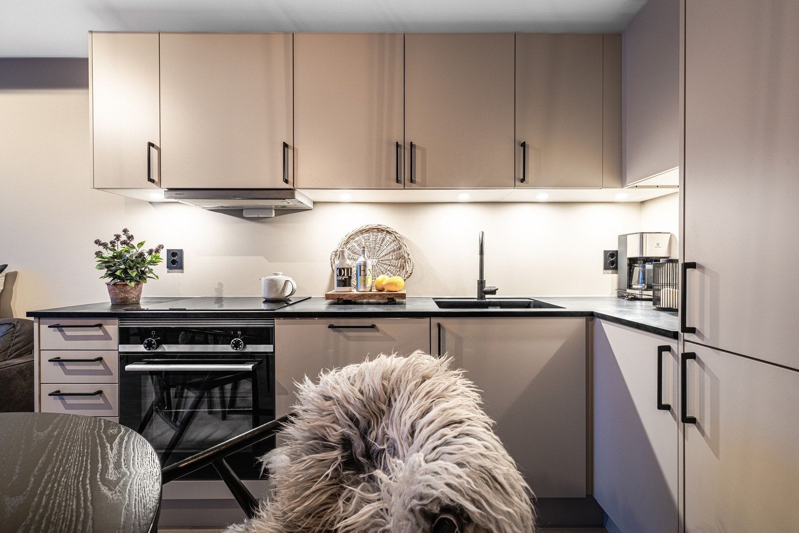 Lekkert kjøkken fra Sigdal i harmoniske farger. Galleribilde