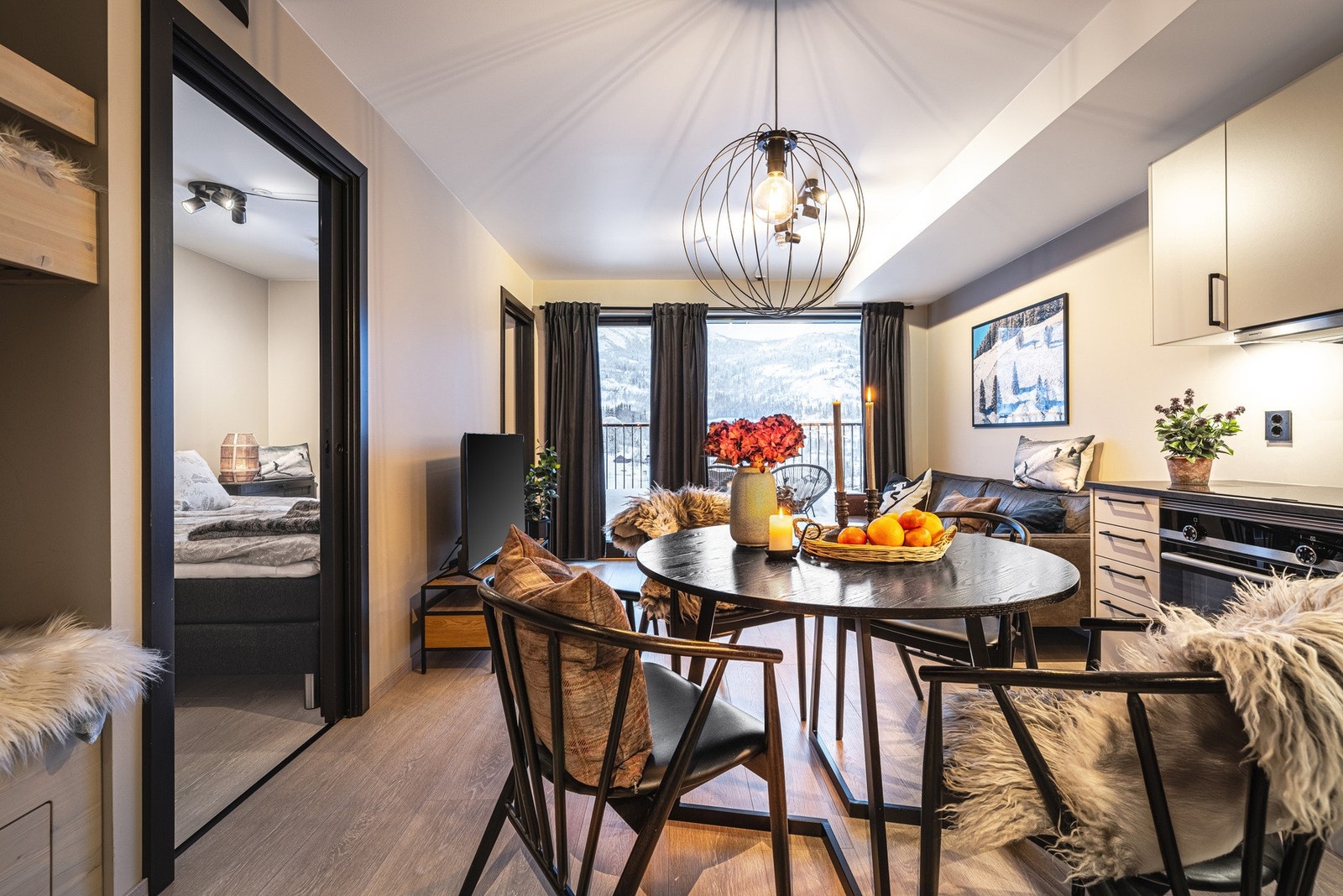 Victoria Follesø Eriksson har gleden av å presentere Fjellandsbyen B516! Foto: Aurelijus Photography Galleribilde