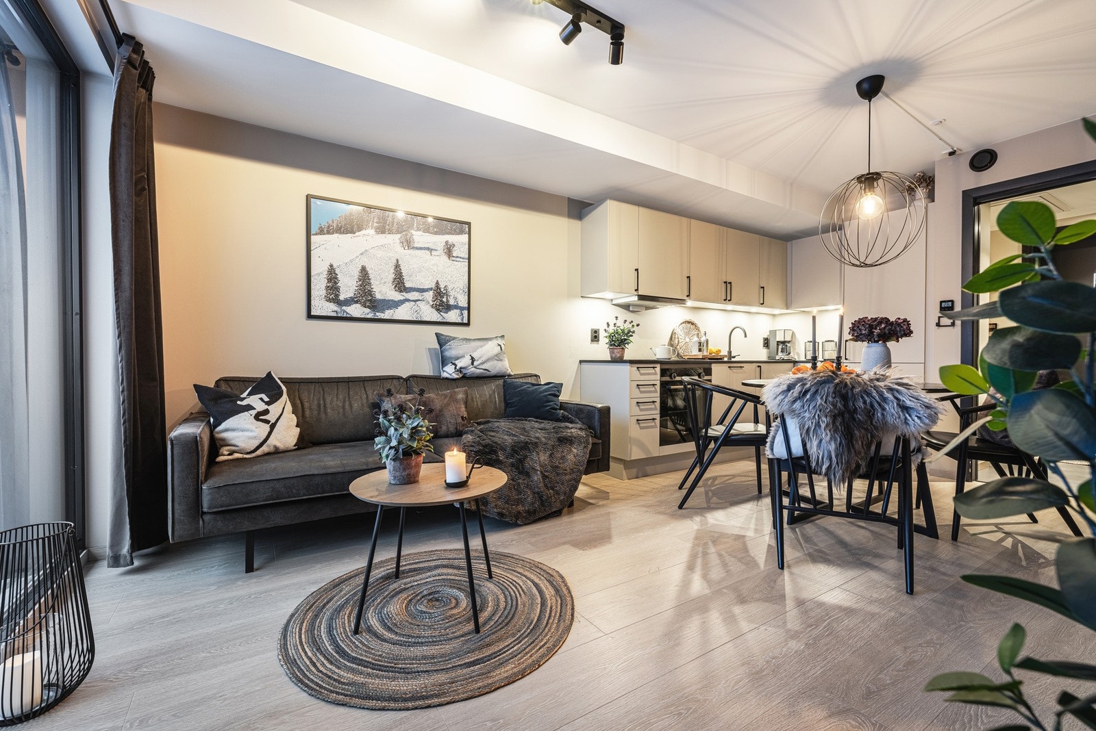 Innbydende møblering og planløsning som gir et hyggelig opphold! Galleribilde
