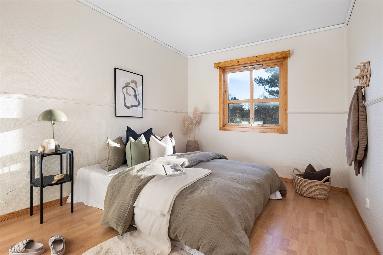 Deilig stort hovedsoverom, med god plass for stor dobbeltseng og garderobe med mer. Galleribilde