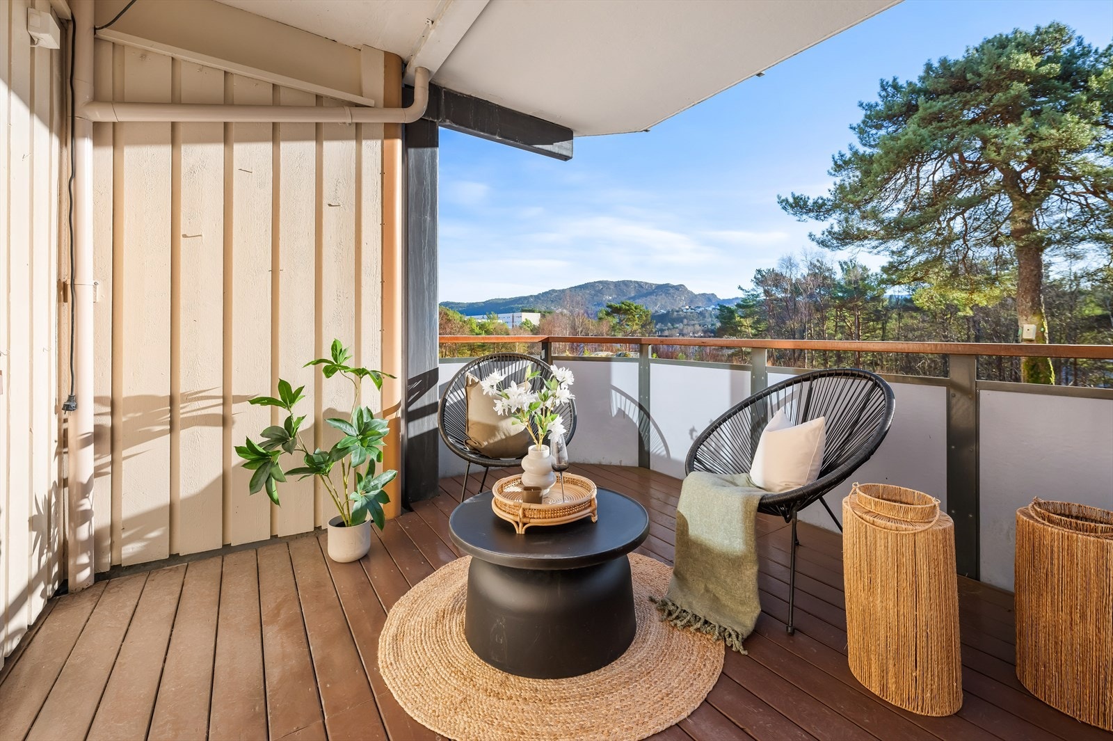 Fine fellesarealer utenfor med naturen som nærmeste nabo. Galleribilde