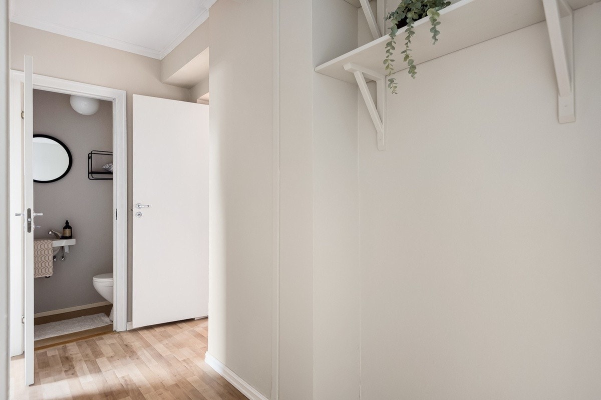 Romslig gang Galleribilde