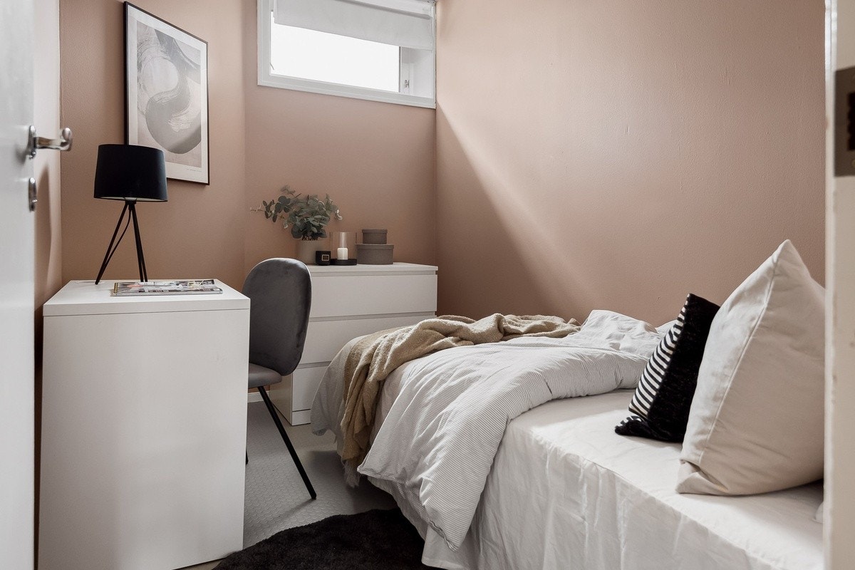 Rom: "Solen" - Vinduet er byttet ut med et stort og nytt vindu. Be gjerne om videovisning. Galleribilde