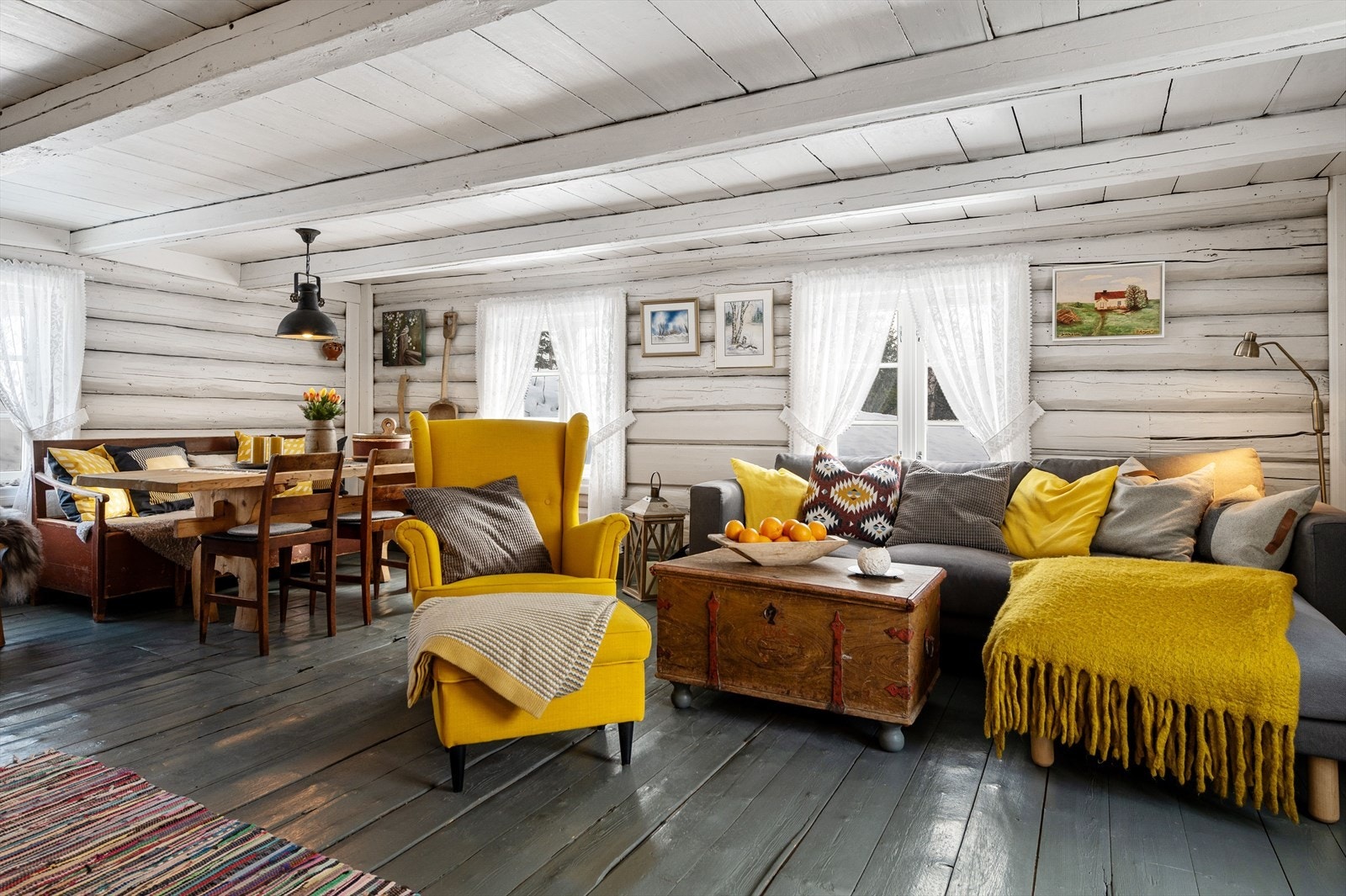 Unik stue med sjel, sjarm og særpreg. Vannbåren varme i gulvet. Galleribilde