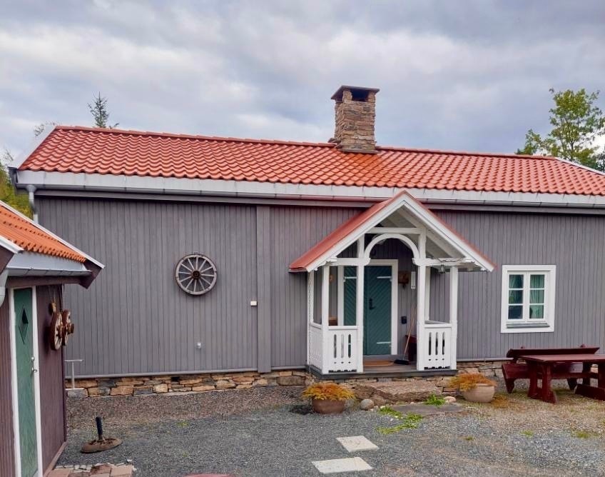 Det er nå byttet til nytt tak på hele hytta. Galleribilde