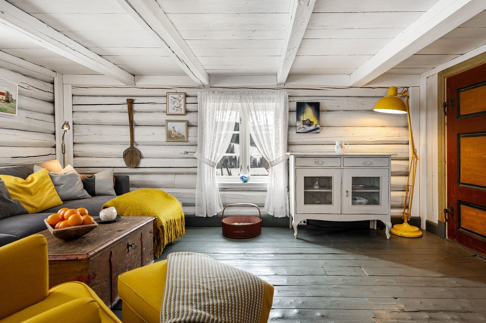 Stilig med dragere i taket. Galleribilde