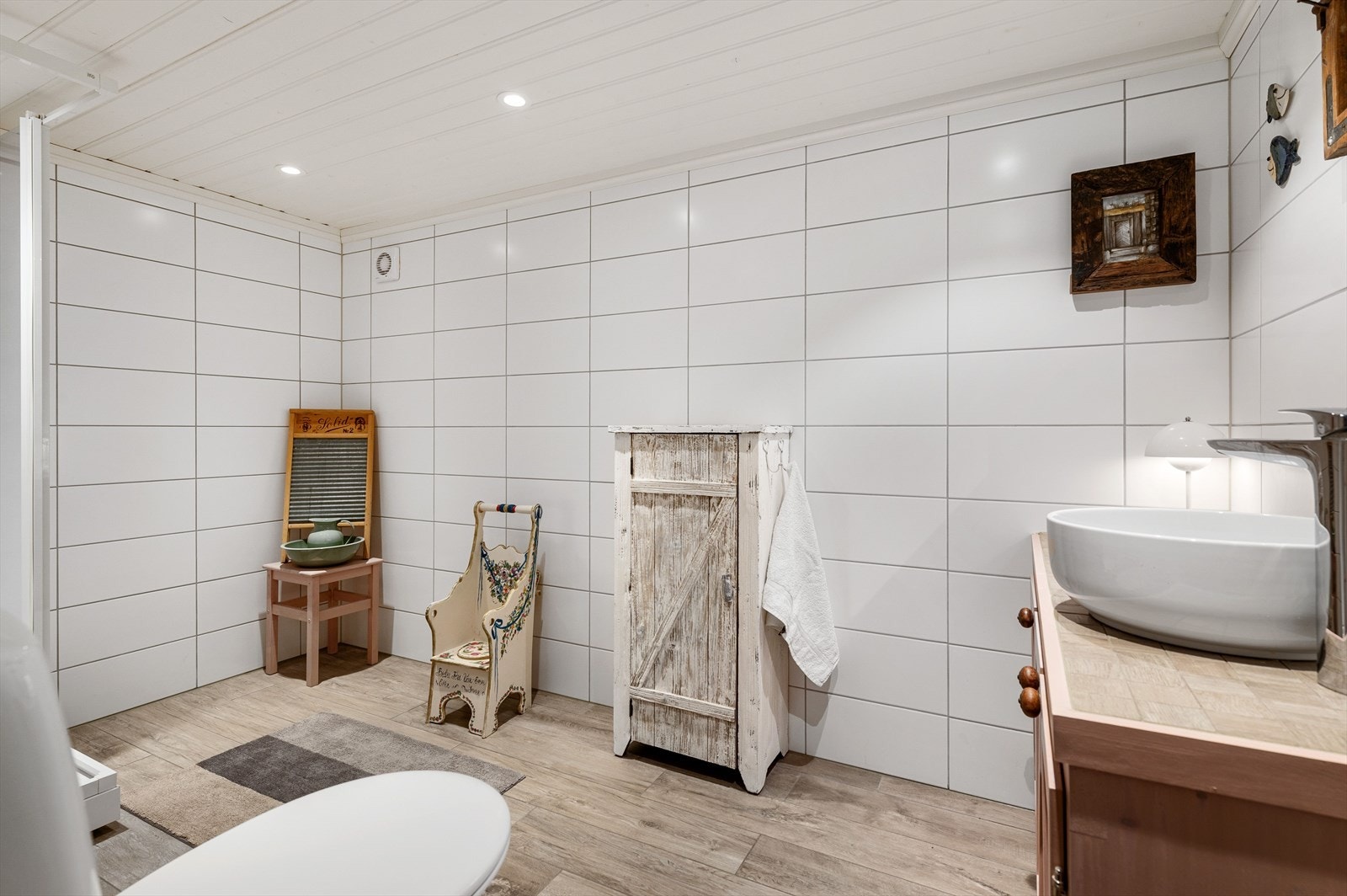 Lyst og romslig bad. Galleribilde