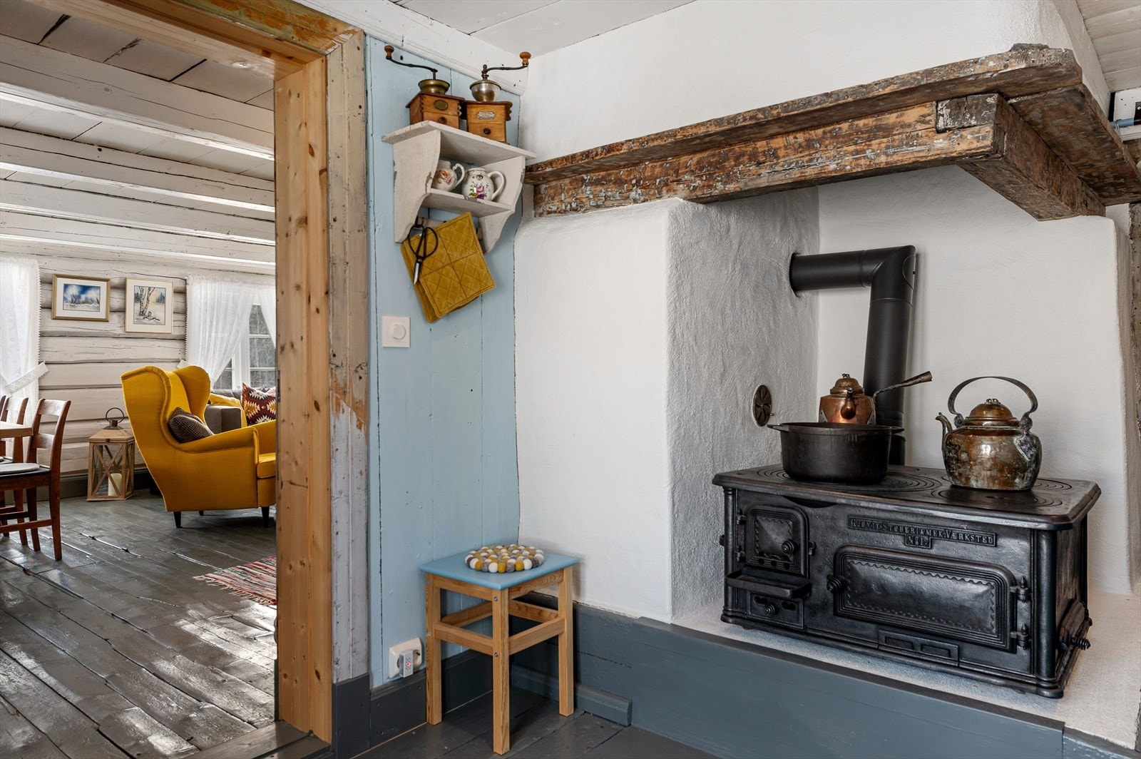 Gammel grue på kjøkkenet. Galleribilde