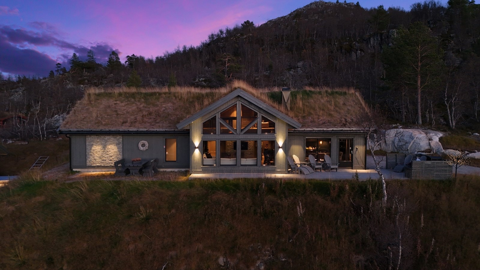 Hytten har panoramautsikt over Hovden mot vest - Meget solrikt! Galleribilde