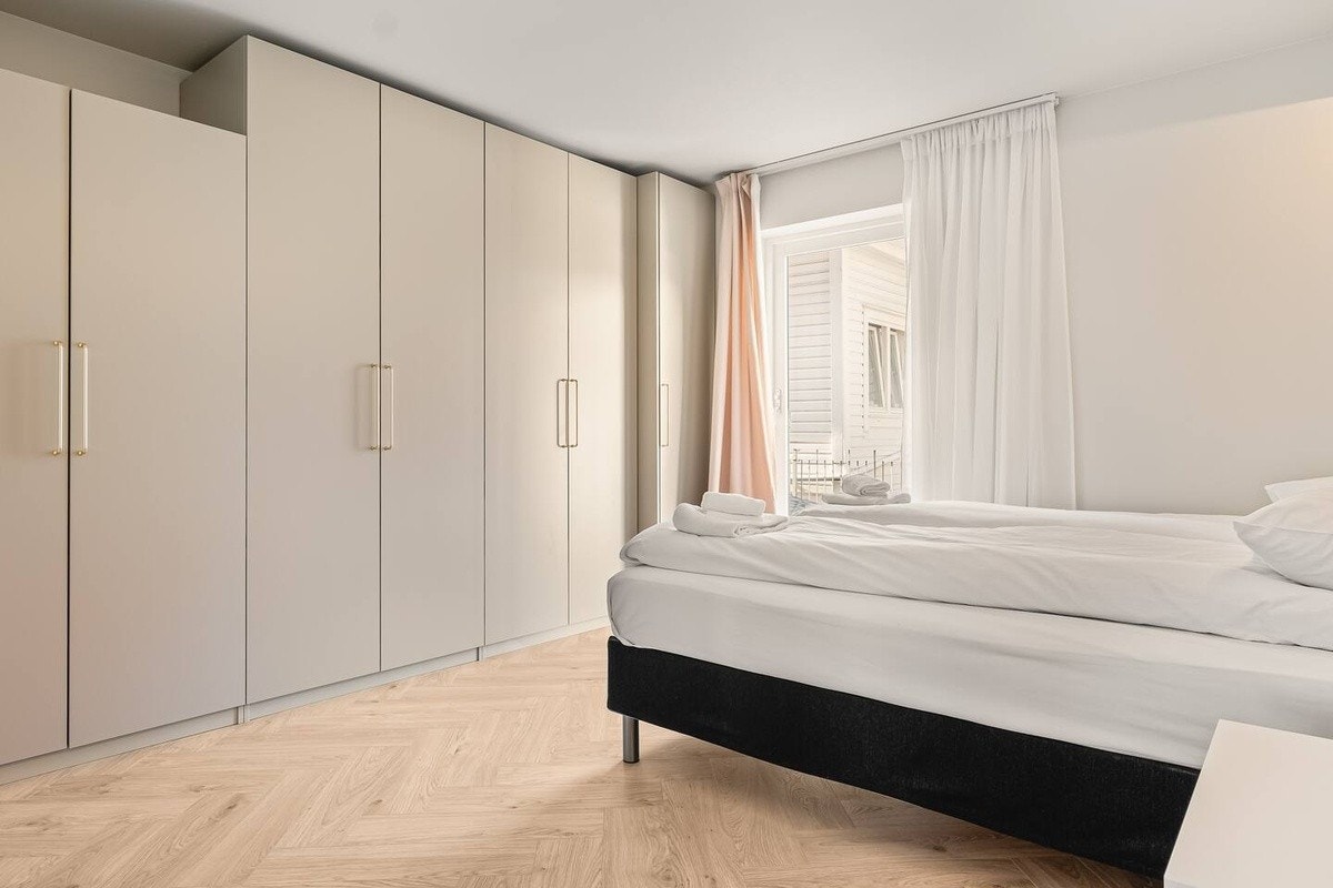 Hovedsoverom med god skapplass Galleribilde