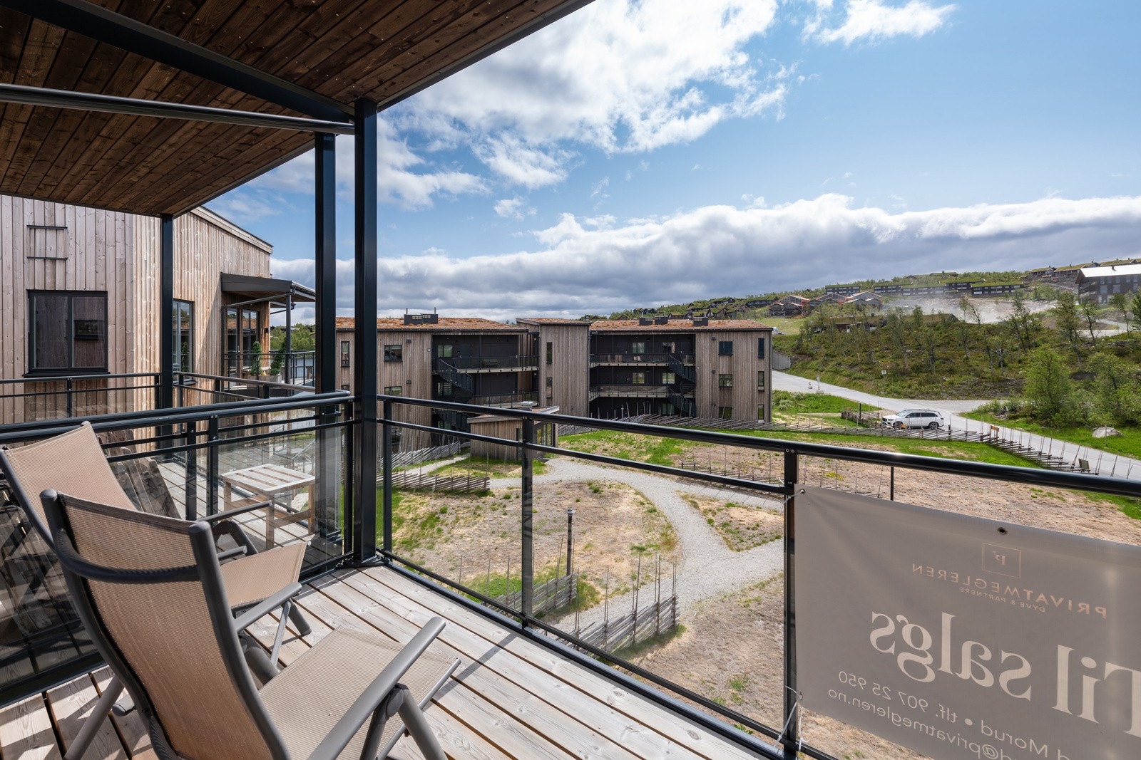 Nydelig beliggenhet i øverste etasje med gode sol- og utsiktsforhold. Galleribilde