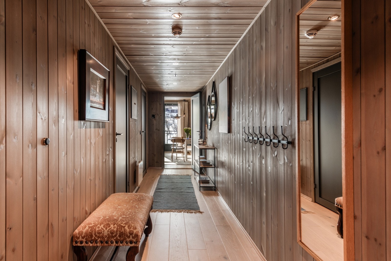 Entré med plass til garderobeskap. Galleribilde