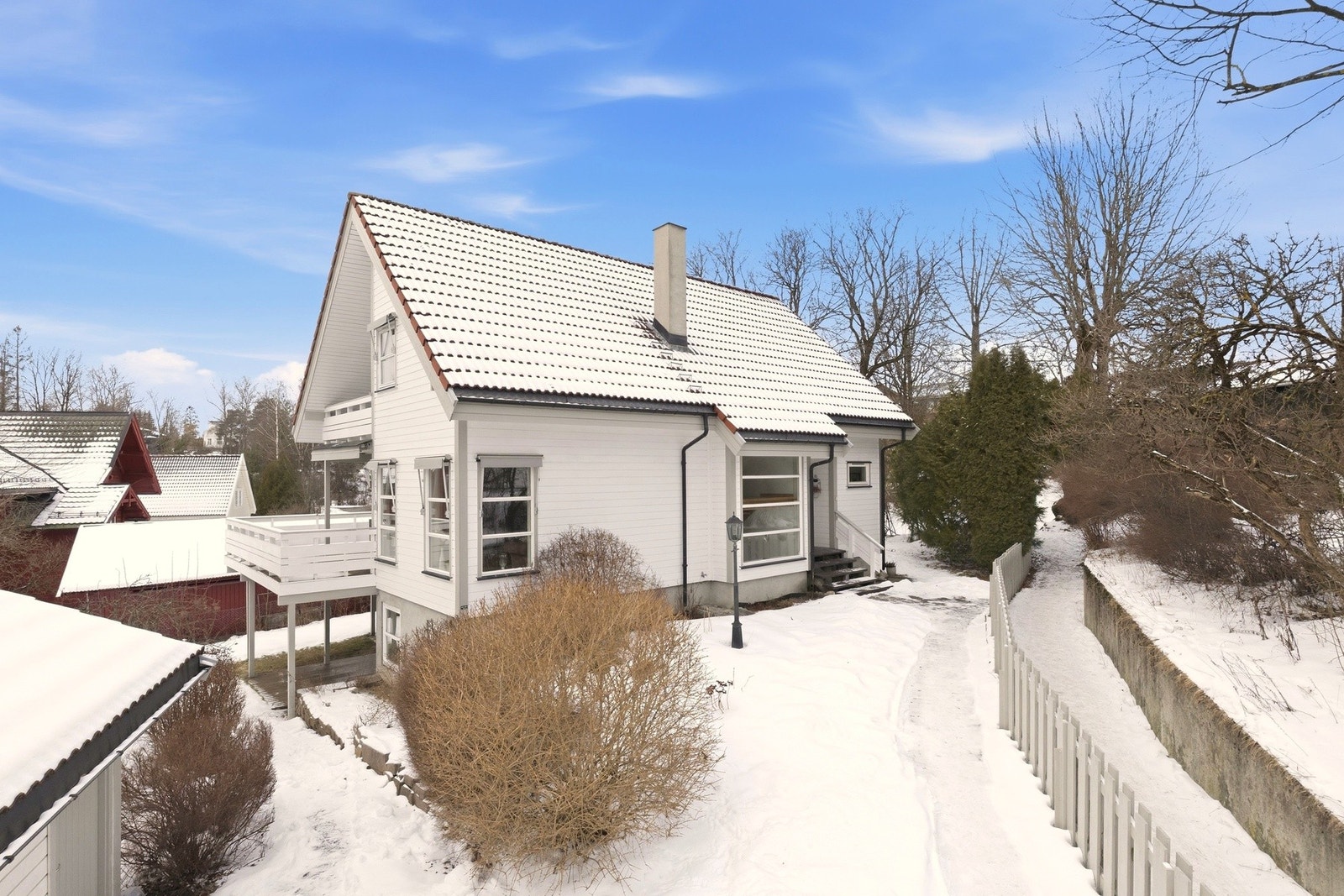 Velkommen til Høvikstien 14 - Presentert av Edvard Chapsang v/EIE eiendomsmegling Bærum
Foto: Luxe AS (Anders Kjøndal) Galleribilde