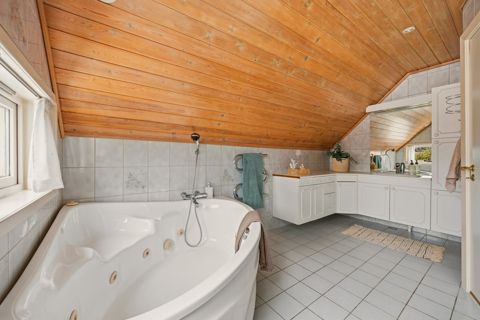 Lekkert boblebad som gir ekte spa-følelse hjemme. Galleribilde