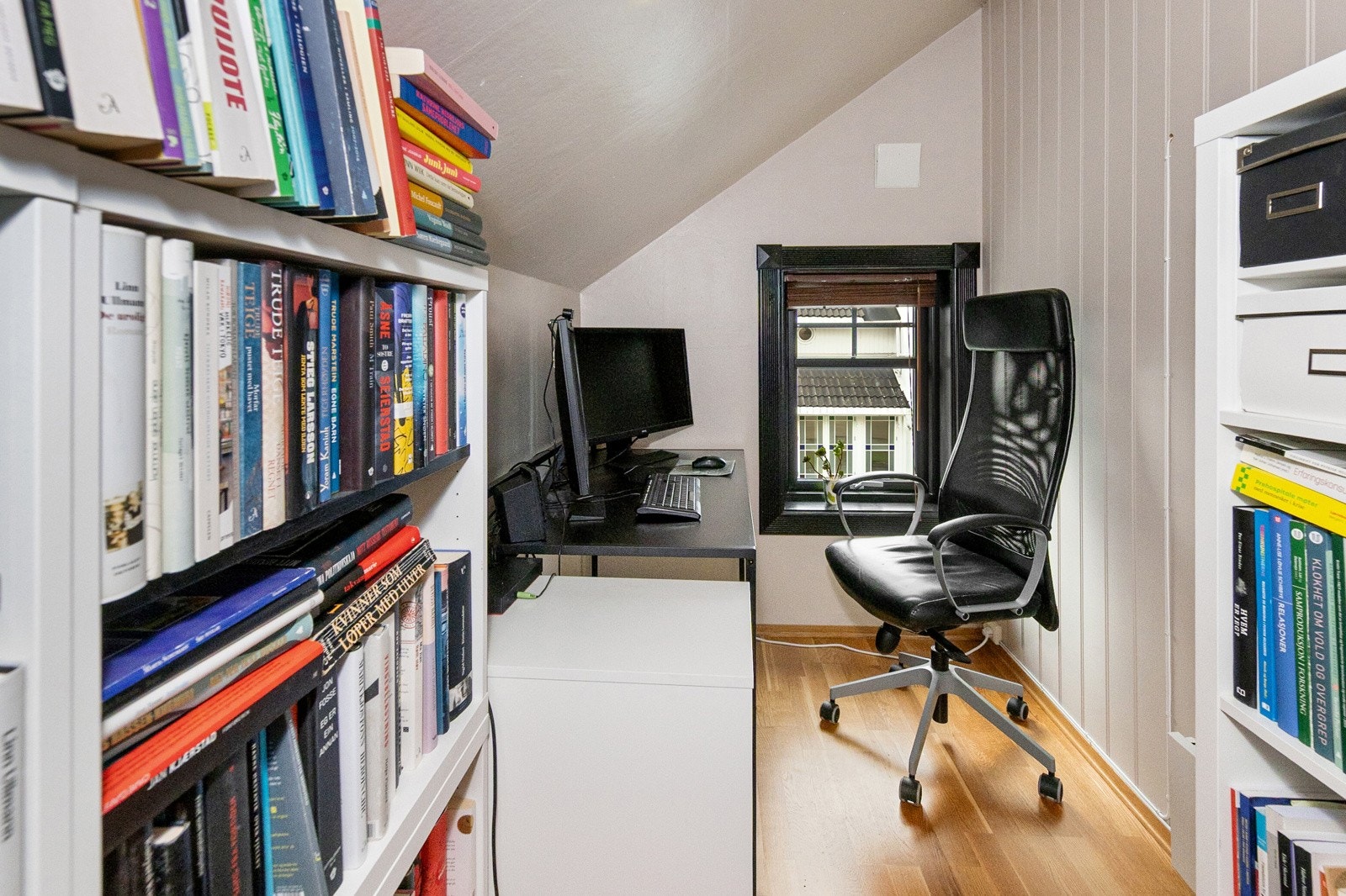 Rom innredet som kontor i 2. etasje Galleribilde