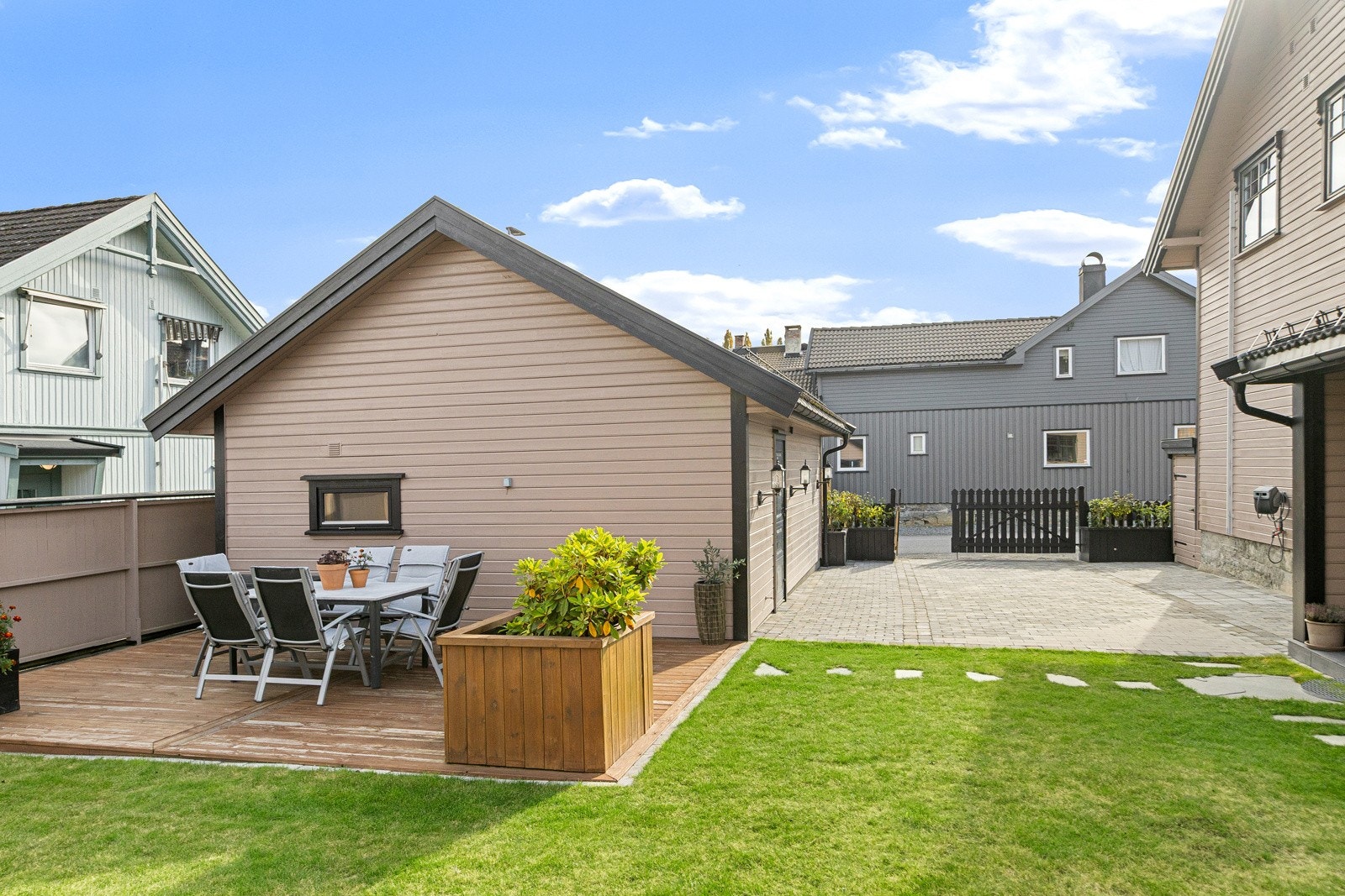 Koselig hageområde/platting Galleribilde