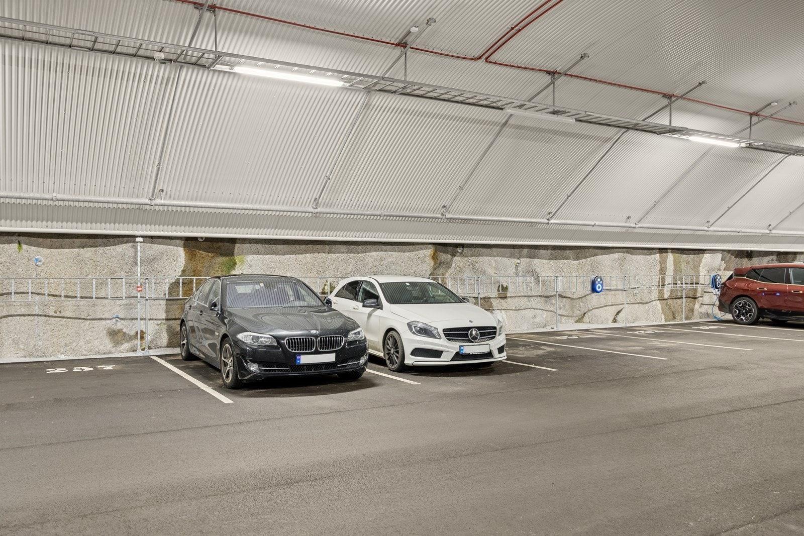 Det medfølger en fast biloppstillingsplass i garasjeanlegget Sameiet Fjellhallen Kanalbyen. Galleribilde