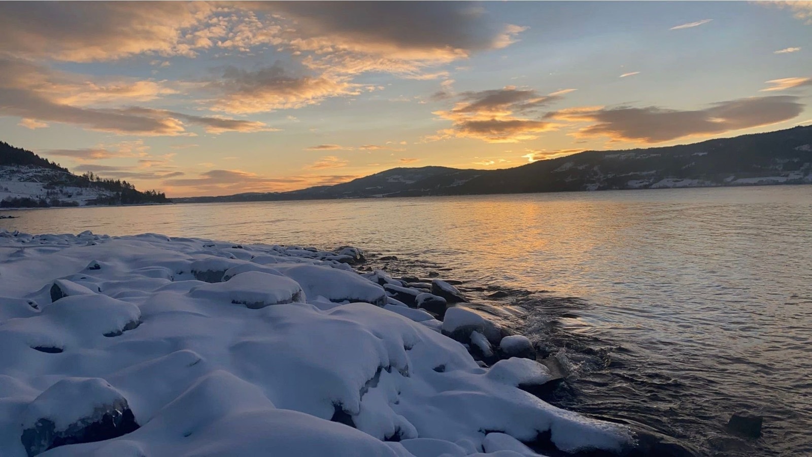 Fra odden nedenfor huset, retning syd. Privat foto Galleribilde