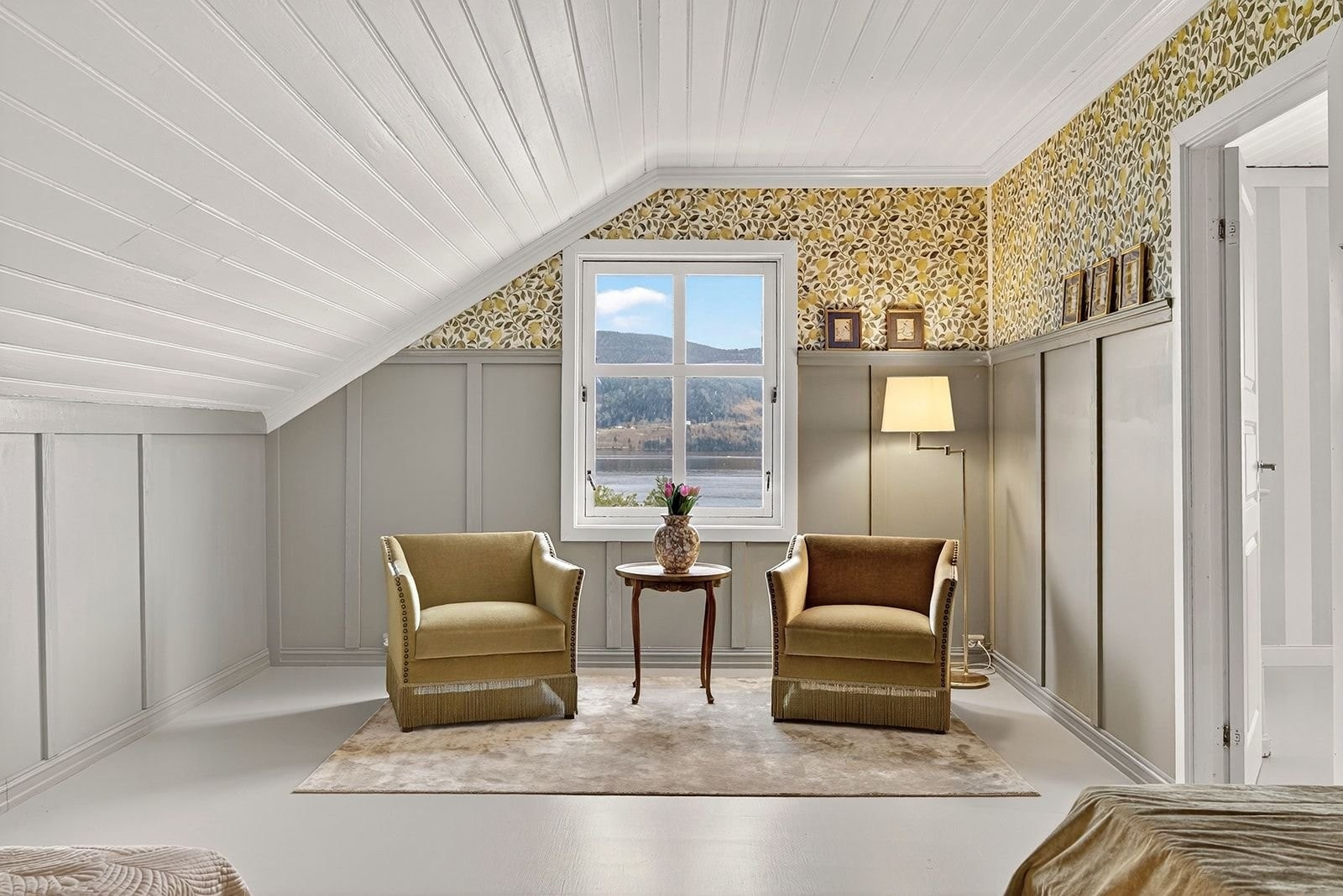 Soverom 2 har også Mjøsutsikt... Galleribilde