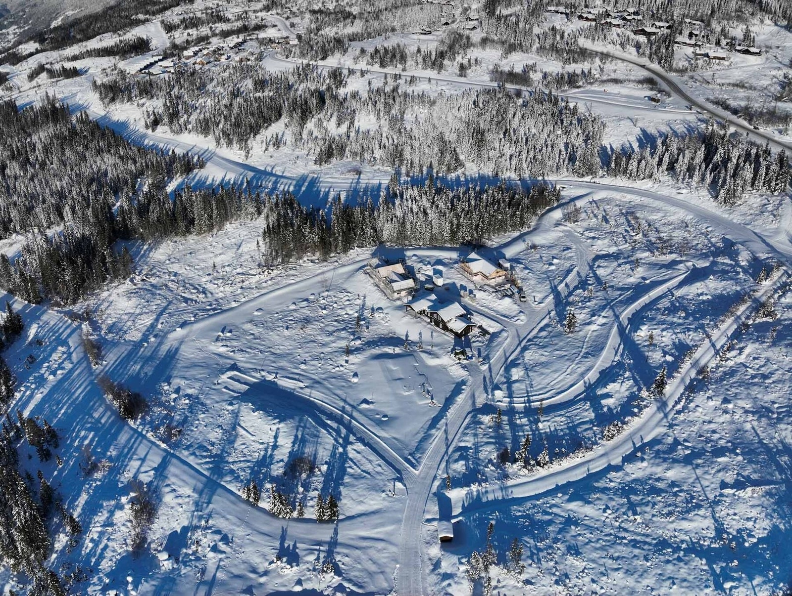 Dronefoto over tomteområdet Galleribilde