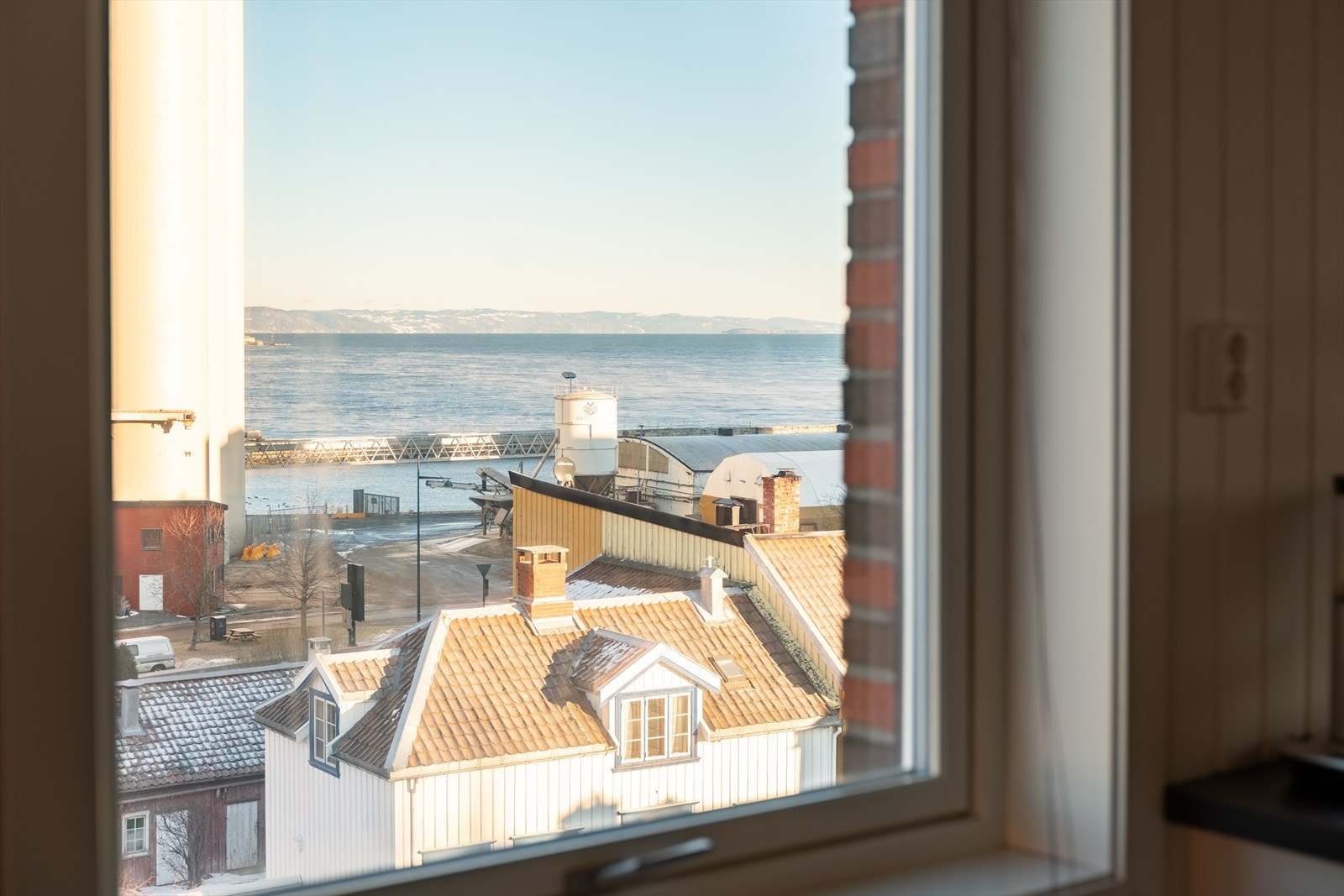 Med vindusflater over hele leiligheten, vil svært mye dagslys slippe inn og leiligheten dermed oppleves meget lys. Galleribilde