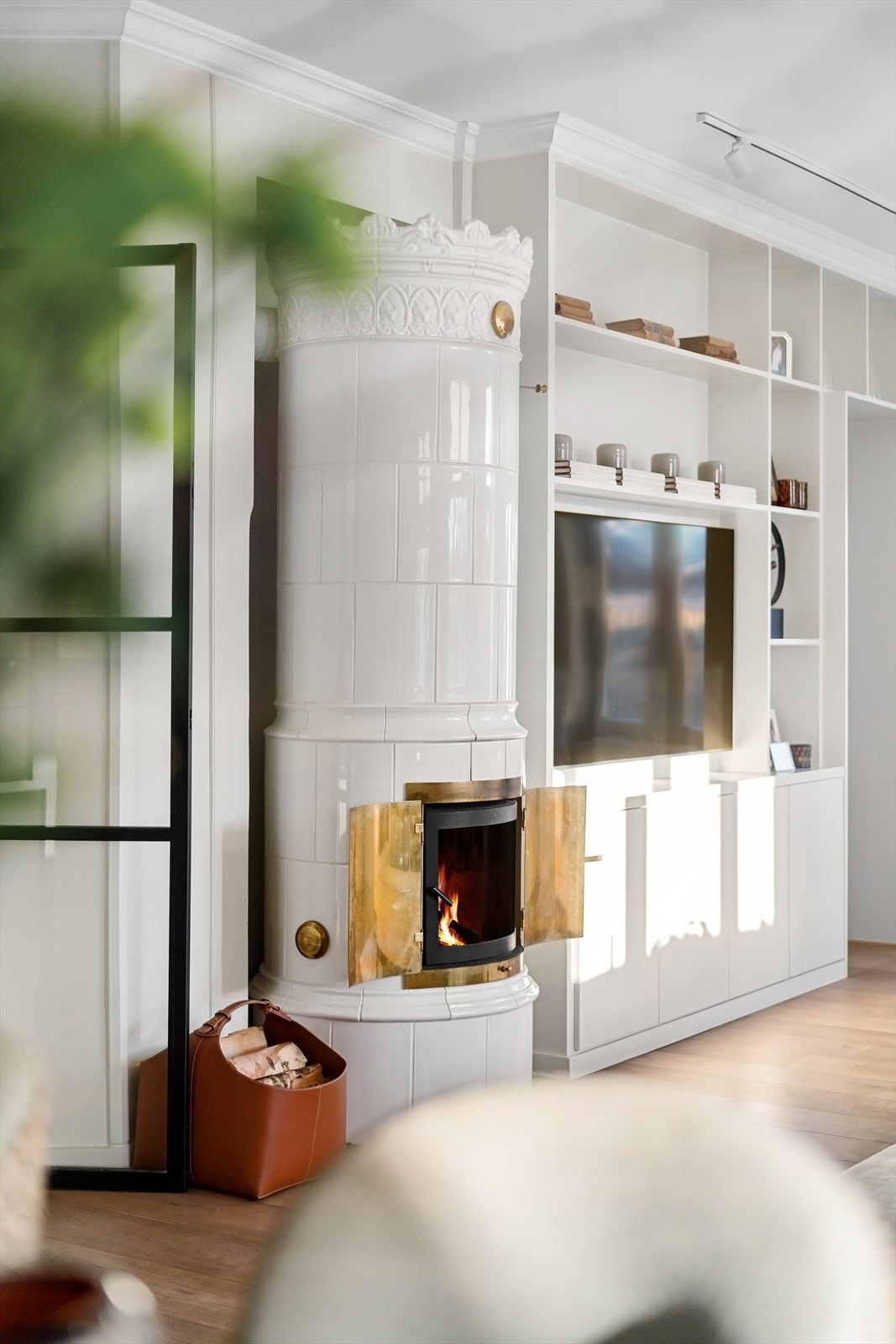 Lekker kakkelovn fra 2018. Pipeløp er rehabilitert. Galleribilde