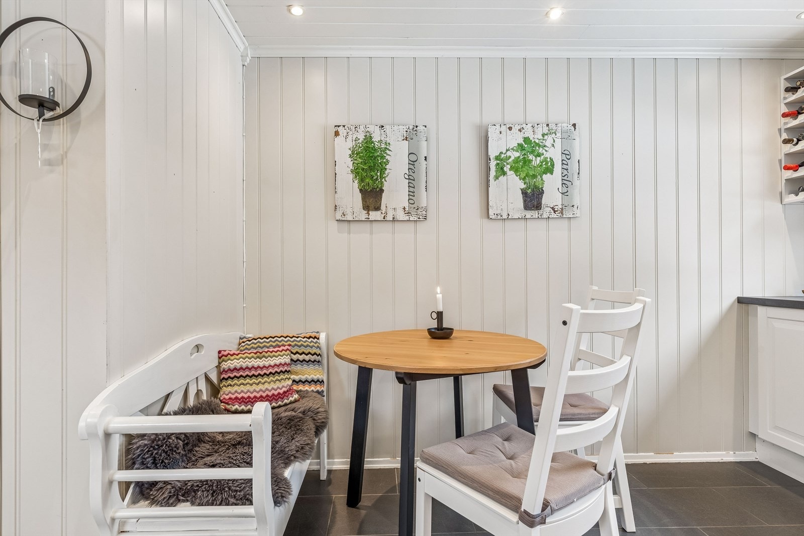 Koselig hjørne med mulighet for spiseplass. Galleribilde
