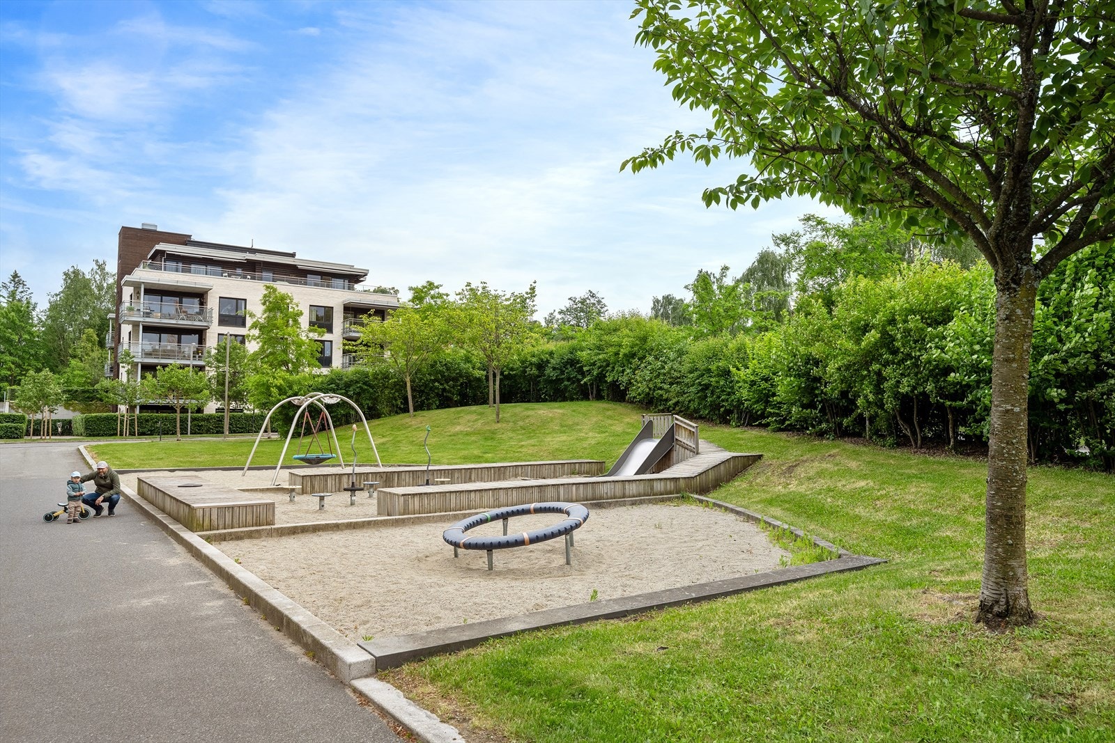 Flere lekeplasser og grøntområder i umiddelbar nærhet gjør området barnevennlig. Galleribilde
