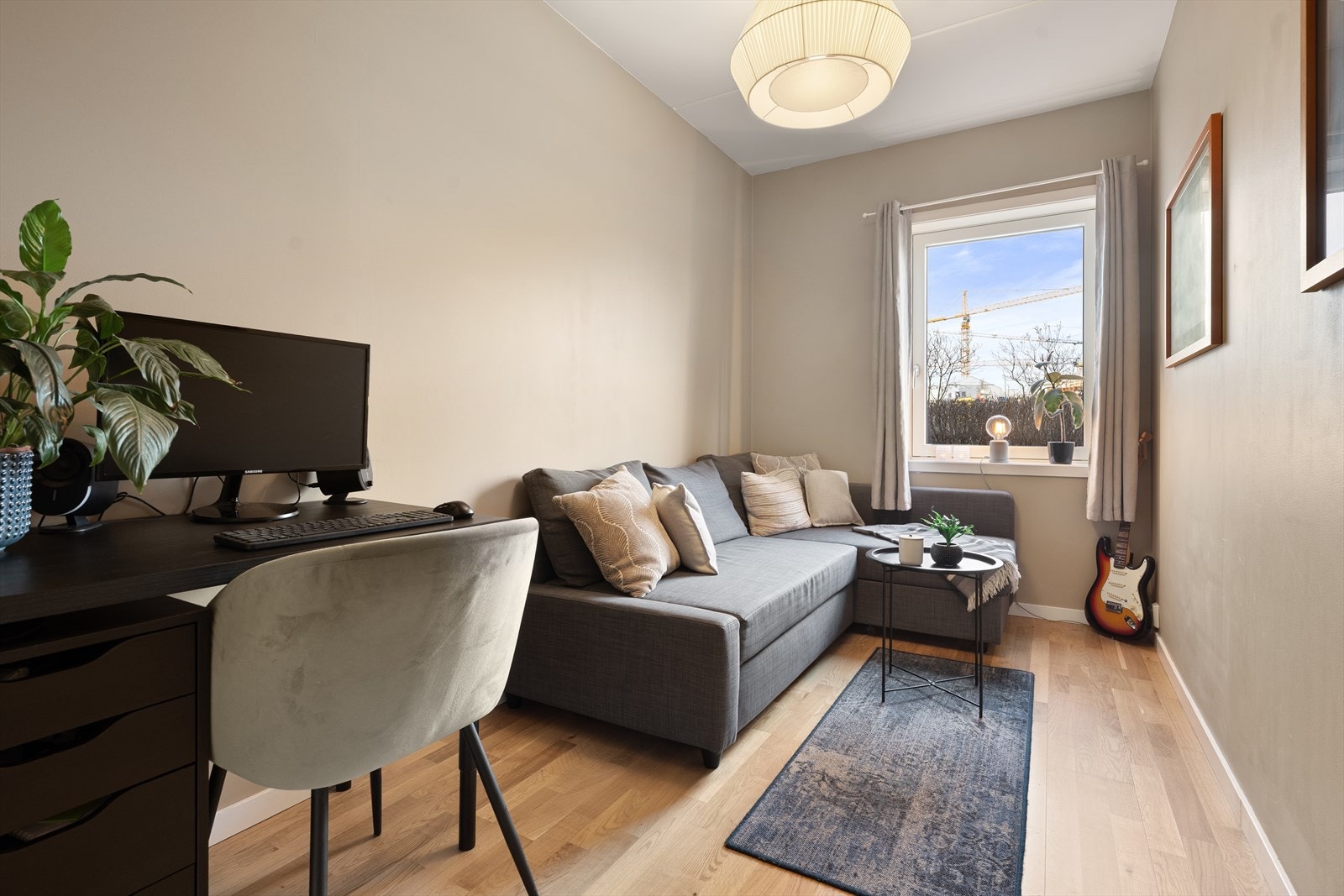 Det andre soverommet passer utmerket som barnerom, gjesterom eller hjemmekontor. Galleribilde