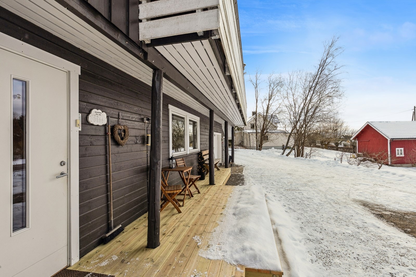 Terrassen ved inngangen er målt til ca. 13 m². Galleribilde