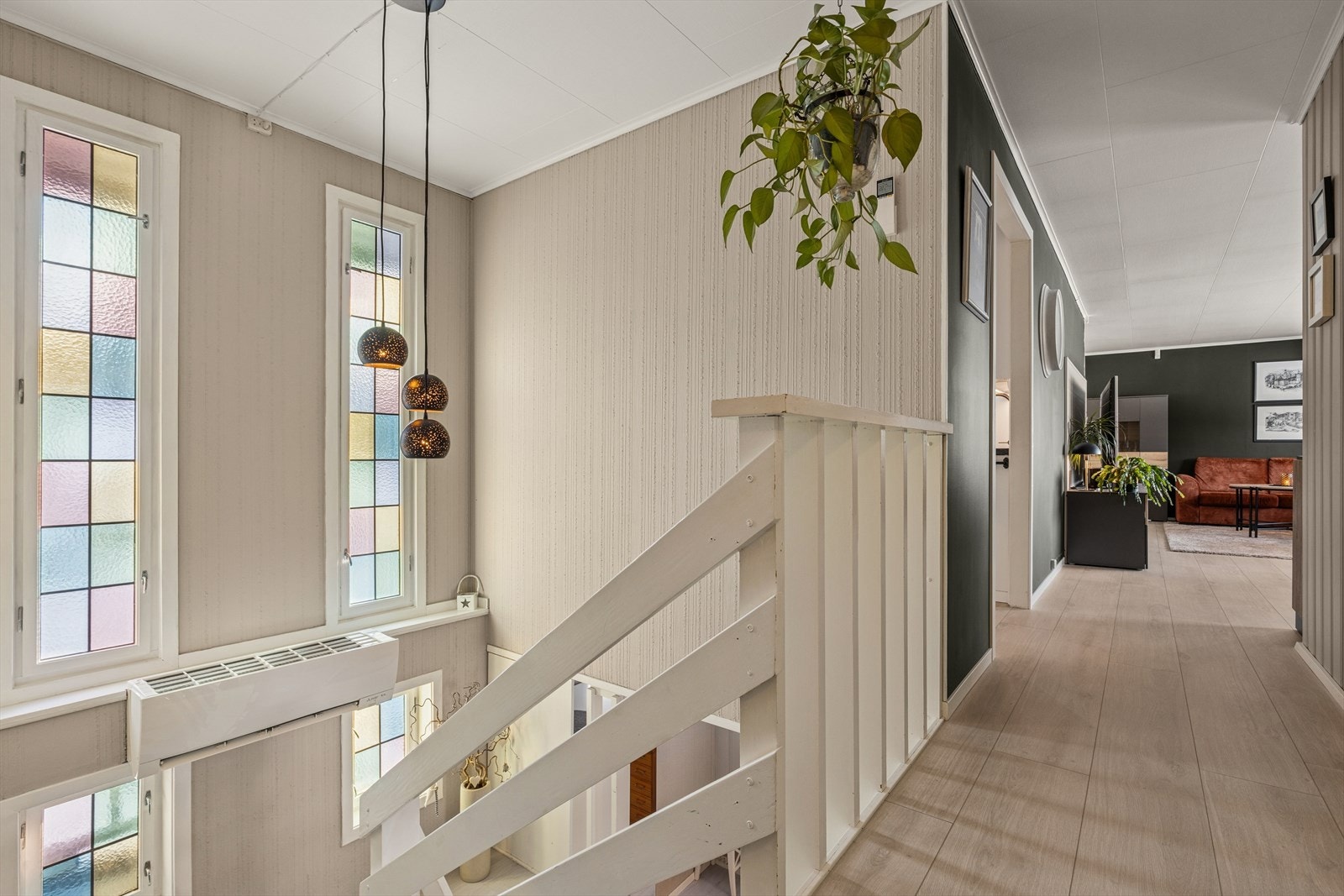 Det er montert varmepumpe i trappen opp til hovedetasjen Galleribilde