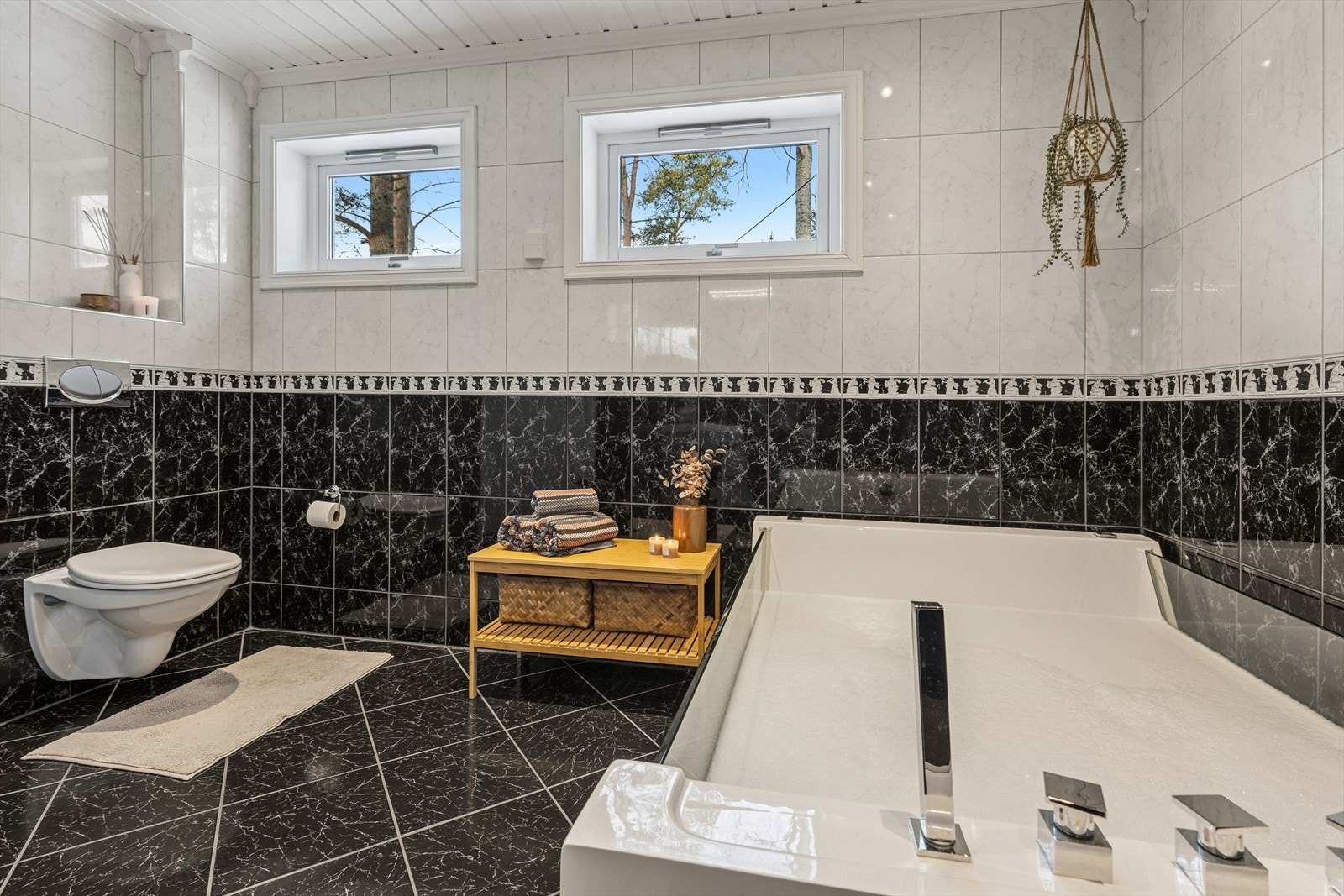 Vegghengt toalett Galleribilde