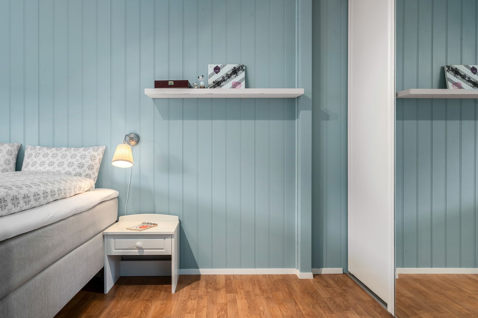 Takhøg skyvedørsgarderobe her også. Galleribilde