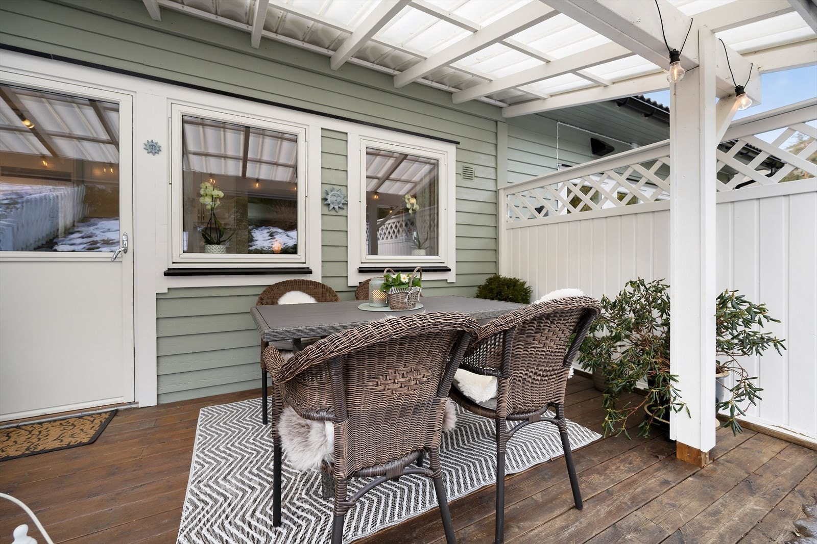 Her er det lunt og usjenert under takoverbygget. Galleribilde