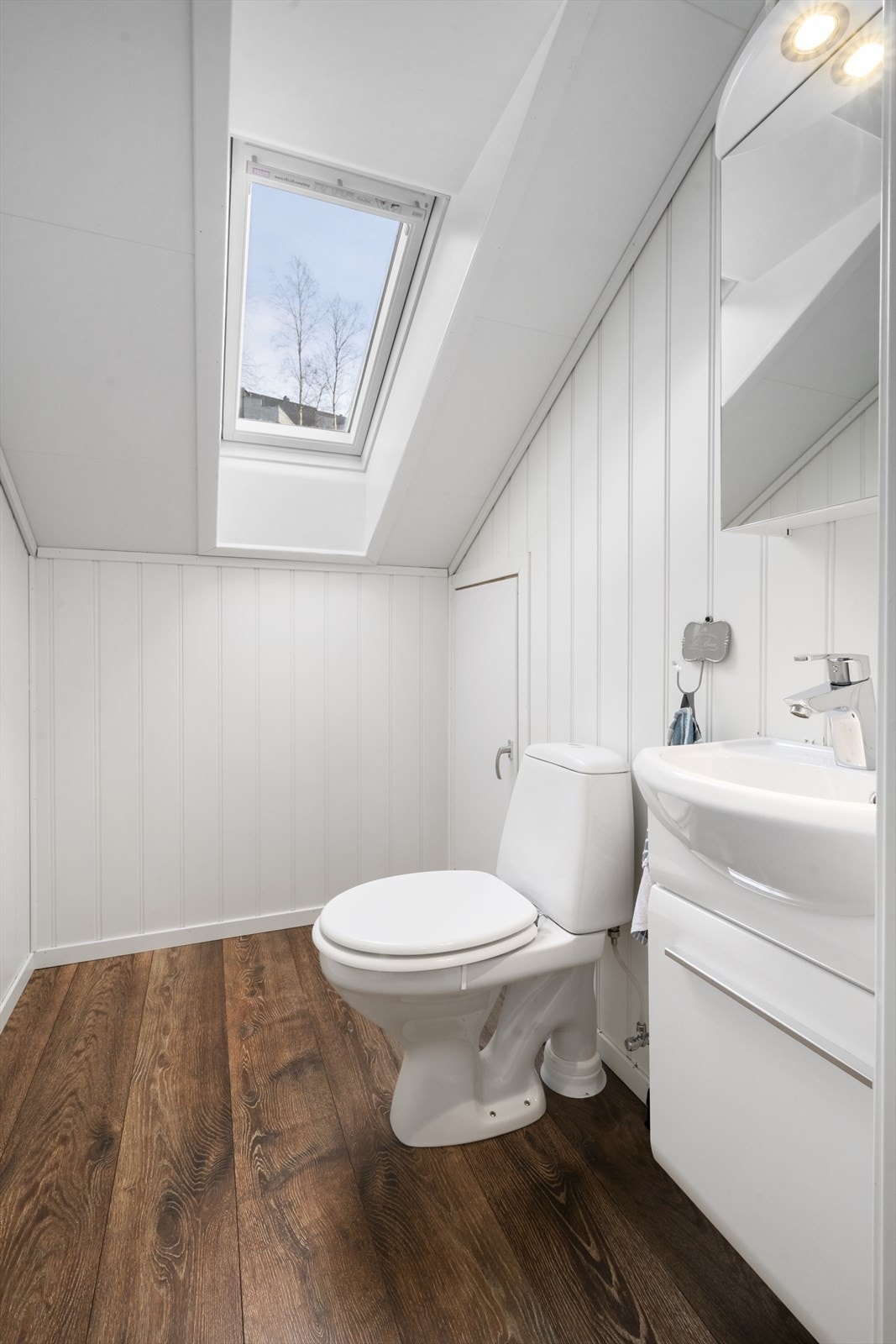 På loftet er det wc-rom, kott og to soverom. Galleribilde