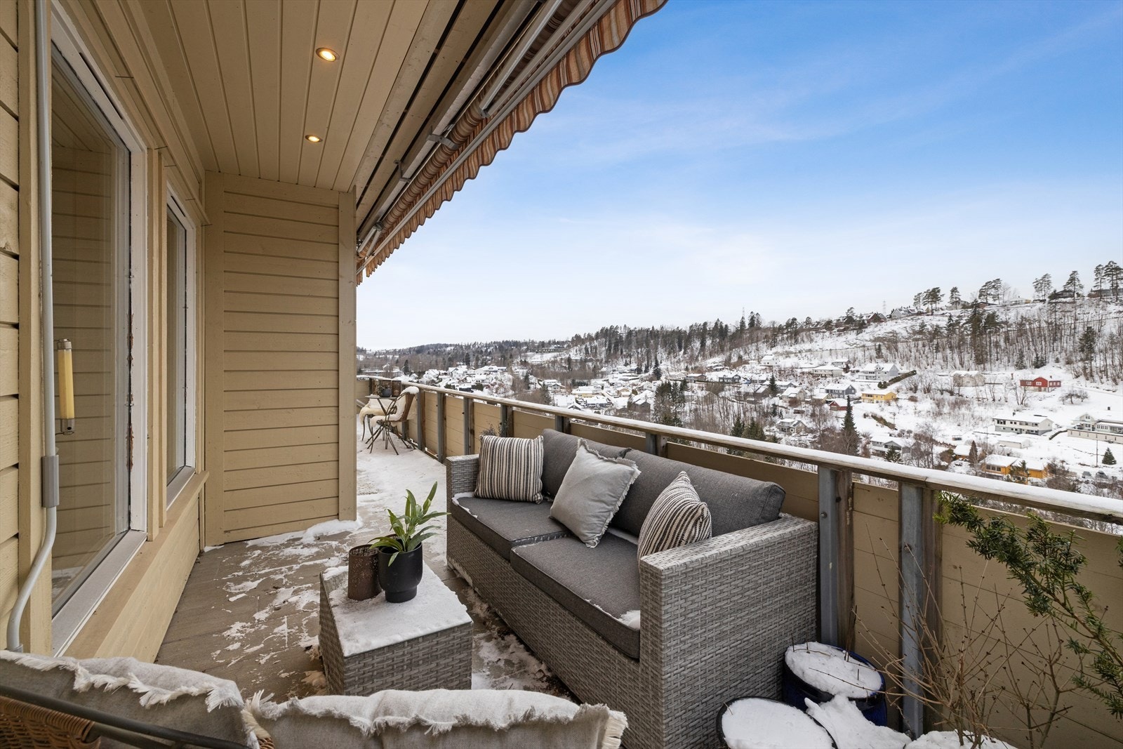 Fra stuen er det videre utgang til en flott balkong. Galleribilde