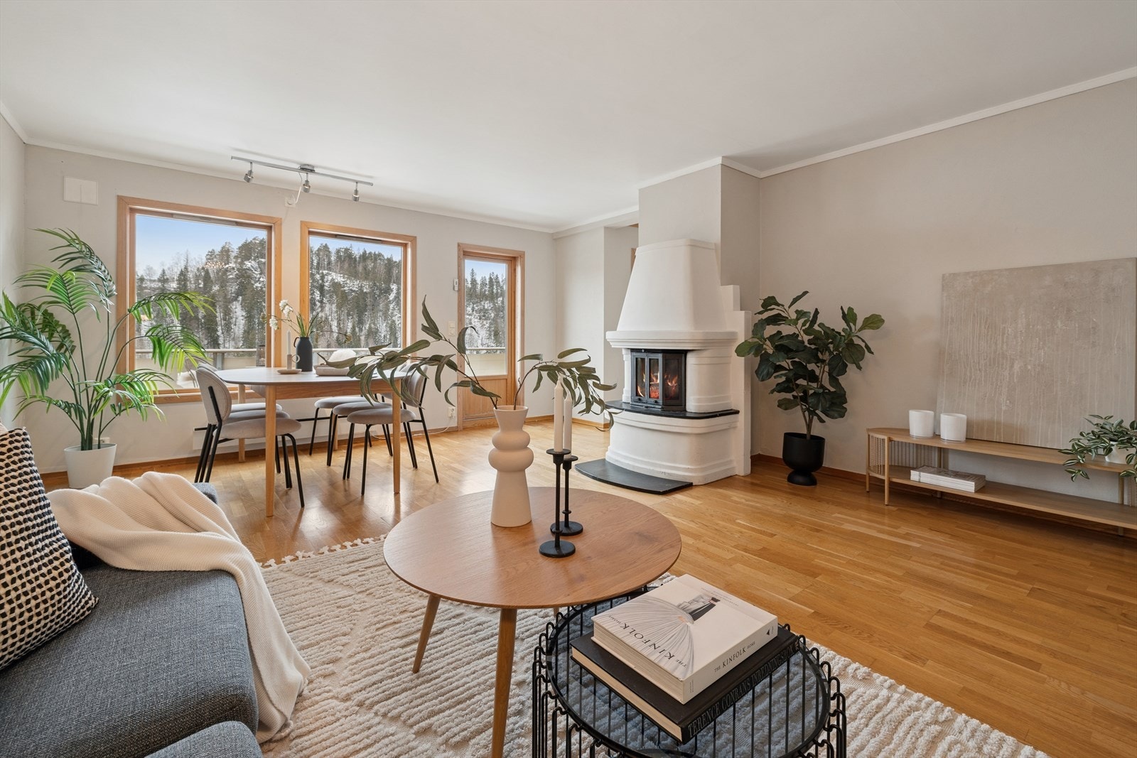 Romslig 4-roms i toppetasjen. Galleribilde