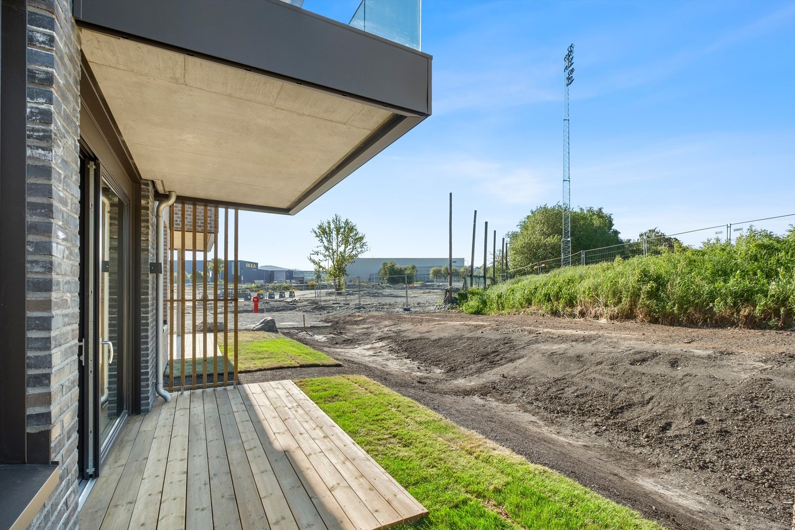 Leiligheten ligger i byggets første etasje og har herlige solforhold fra morgen til kveld. Galleribilde