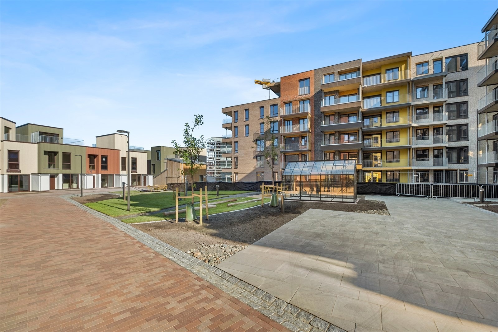 Bygget stod ferdig i 2024 og har nybygg garanti til 2029. Her bor du enkelt, rimelig og bekymringsfritt. Galleribilde