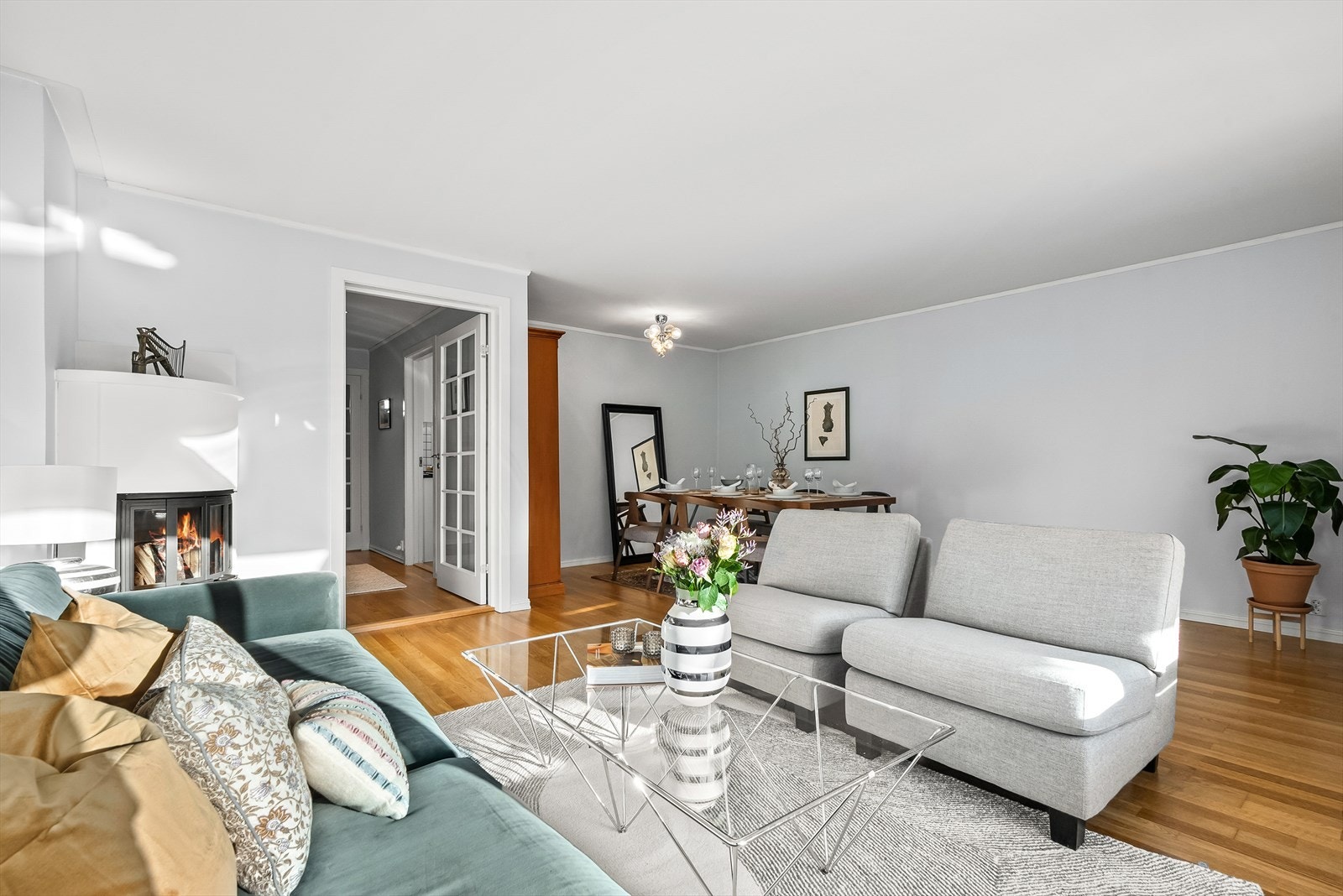 Lys og pen stue. Galleribilde