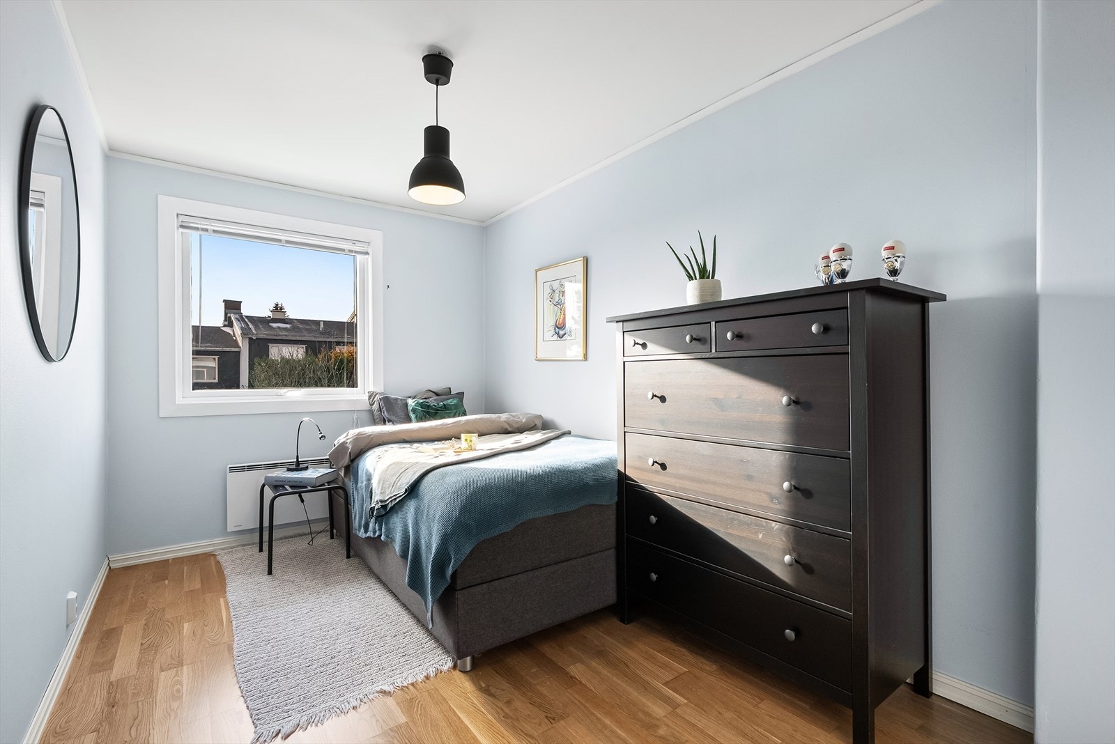 Boligen har tre gode soverom i 2.etasje. Galleribilde