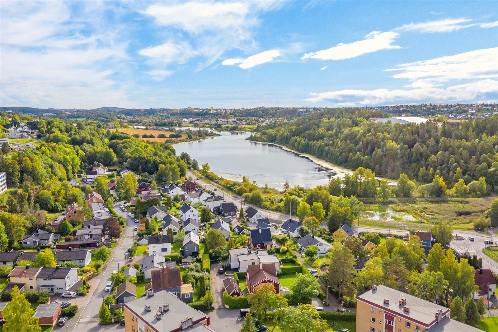 Nærområdet med Østensjøvannet . Galleribilde