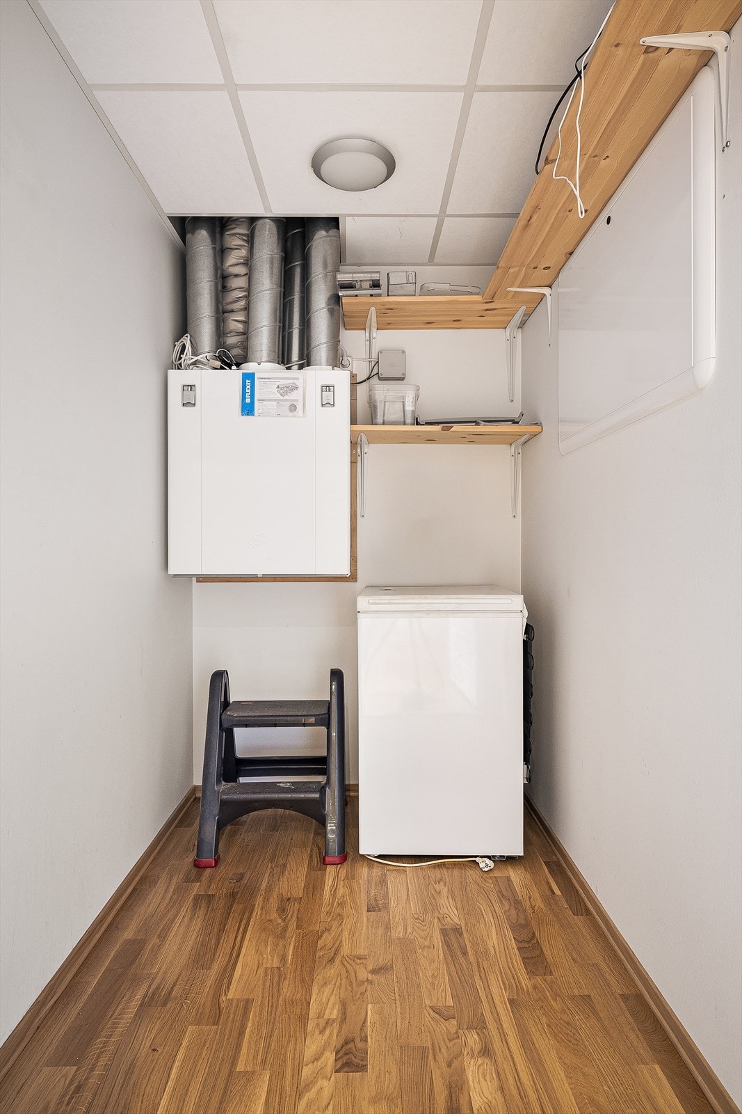 I tillegg er det innvendig bod/teknisk rom på ca. 3 m². Diverse tilkomster har gjennomtenkte løsninger i høyden. Galleribilde