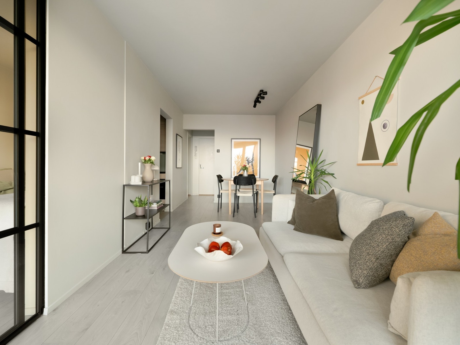 Her får du et hyggelig, sosialt allrom som et naturlig samlingspunkt i leiligheten. Galleribilde