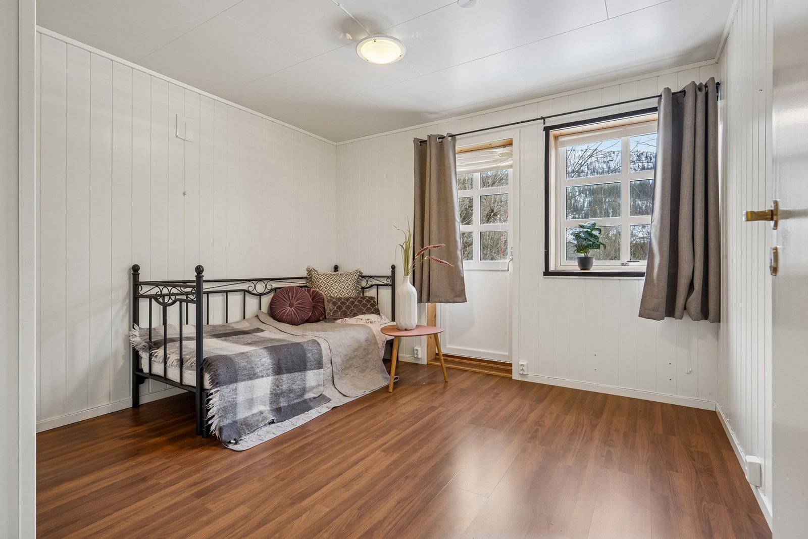 Soverom 1 av 3 i 1. etg. Galleribilde