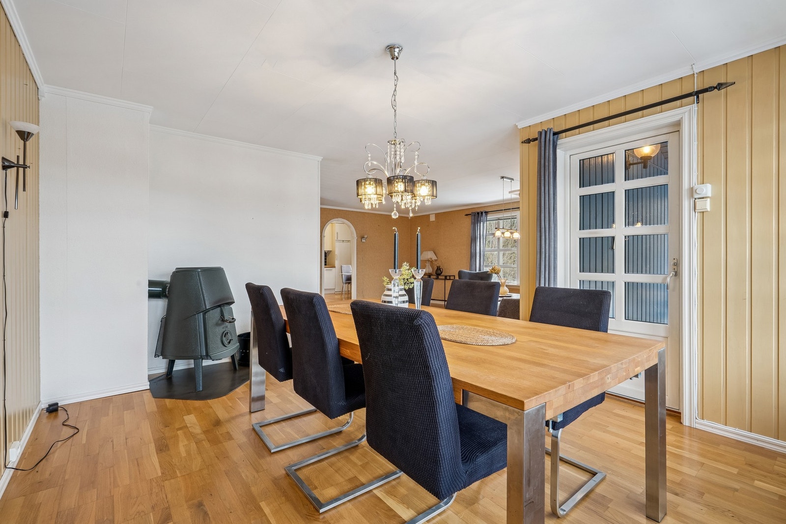 Utgang fra stuen til balkong. Galleribilde